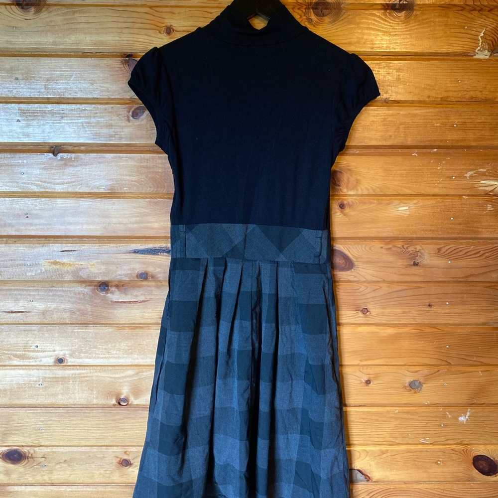 Byer California Black and Blue Pleated Midi Dress